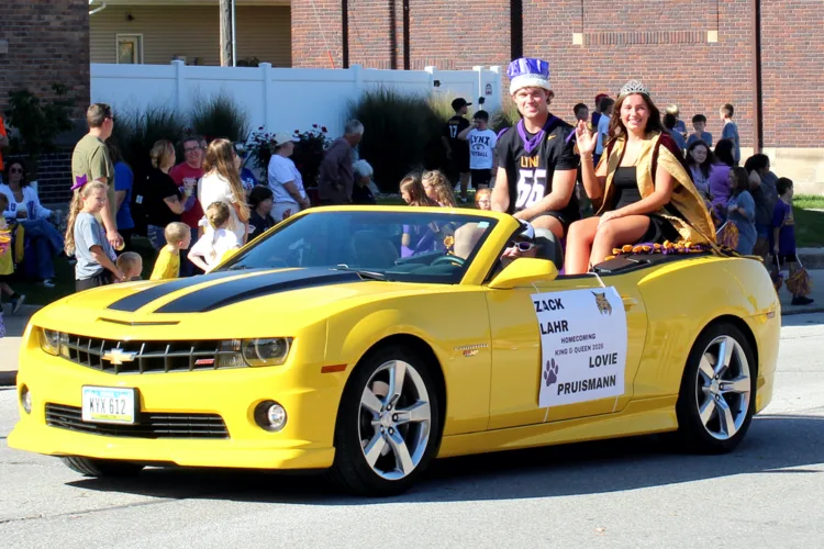 Homecoming King and Queen enjoy parade